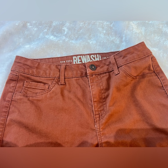 Rewash Size 5 / 27 Rust Colored Skinny Pants.  Unfinished bottom hem. - Picture 3 of 11
